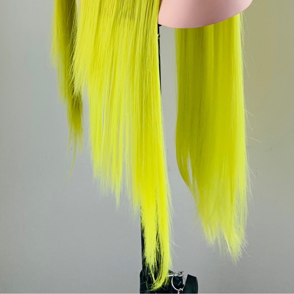 🌹30” Long Straight Green Lemon Premium Fiber Wig with Bangs for Daily Wear/Event - Picture 5 of 11